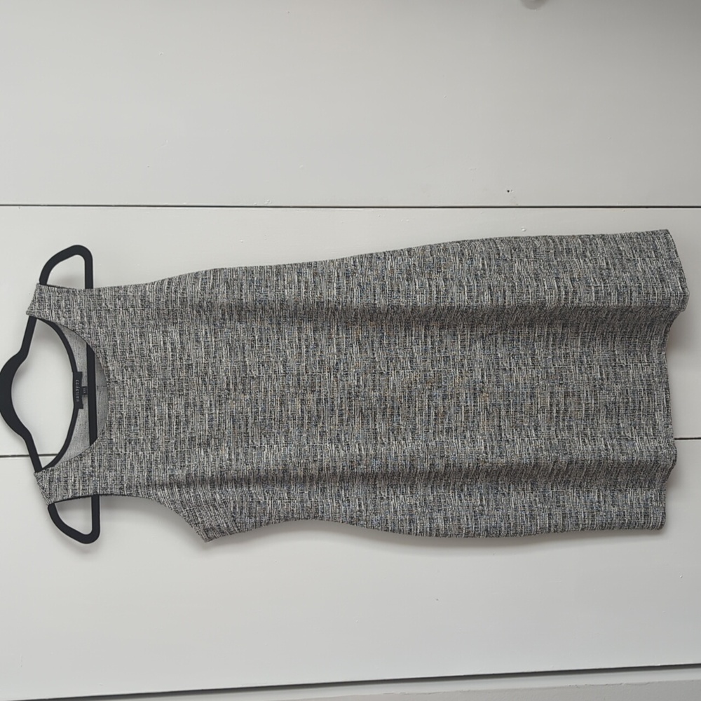 Sleeveless dress
